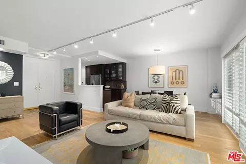 1131 Alta Loma Rd #417, West Hollywood, CA 90069