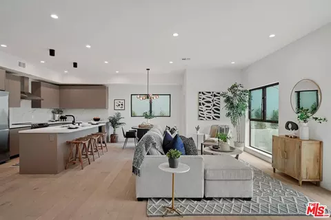 4650 St Charles Pl, Los Angeles, CA 90019