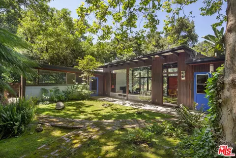 2357 Hermits Gln, Los Angeles, CA 90046
