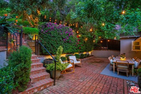 4121 Woodcliff Rd, Sherman Oaks, CA 91403