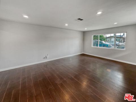 462 E 61st St, Long Beach, CA 90805 photo 3