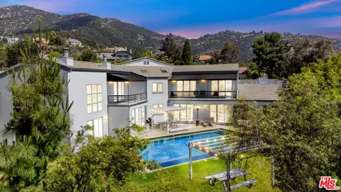 23400 W Moon Shadows Dr, Malibu, CA 90265