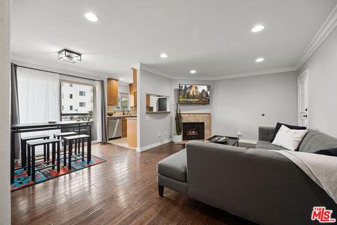 4466 Coldwater Canyon Ave #101, Studio City, CA 91604