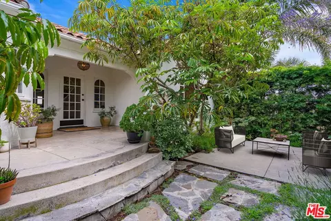 1302 S Cloverdale Ave, Los Angeles, CA 90019