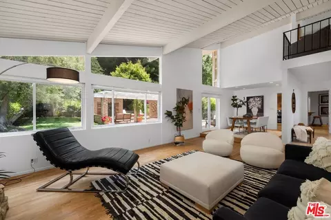 2500 La Condesa Dr, Los Angeles, CA 90049