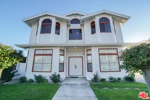 2216 Robinson St, Redondo Beach, CA 90278