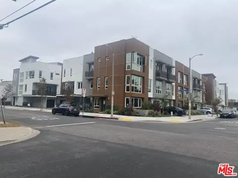 1147 W Alma Ln, Los Angeles, CA 90038