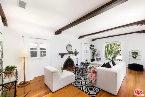 2401 S Holt Ave, Los Angeles, CA 90034