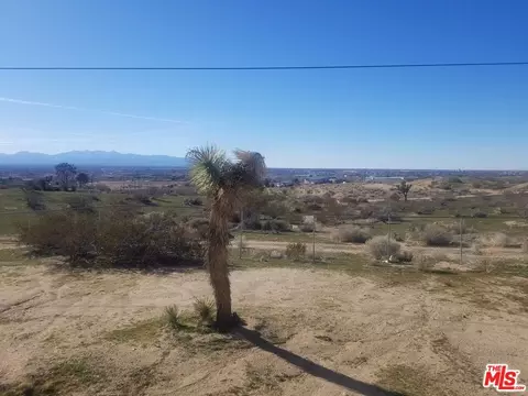 11976 Devarian Ln, Apple Valley, CA 92308 photo 3