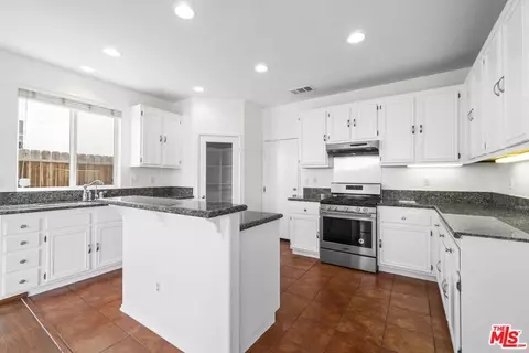 17520 Persimmon Dr, Carson, CA 90746 photo 35