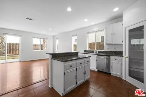 17520 Persimmon Dr, Carson, CA 90746 photo 38