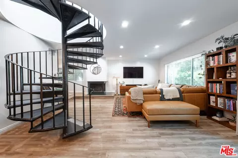 11752 Bellagio Rd #5, Los Angeles, CA 90049