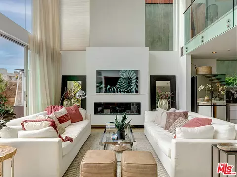 453 Sherman Canal, Venice, CA 90291