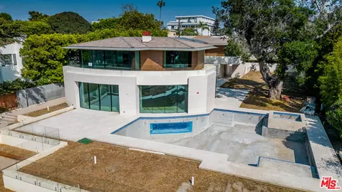 220 Adelaide Dr, Santa Monica, CA 90402