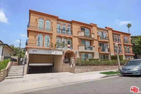 4711 Ambrose Ave #204, Los Angeles, CA 90027