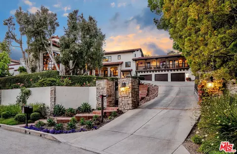 887 Muskingum Ave, Pacific Palisades, CA 90272