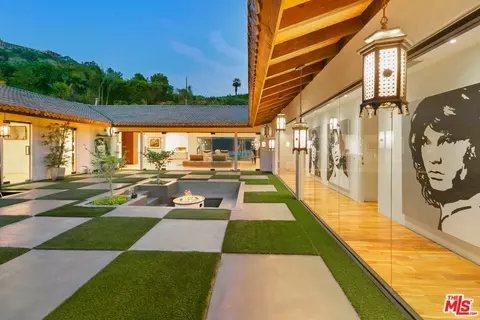 1240 Loma Vista Dr, Beverly Hills, CA 90210