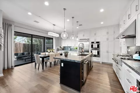 20700 Walnut Cir, Northridge, CA 91326