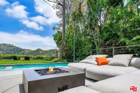 3132 Hollyridge Dr, Los Angeles, CA 90068