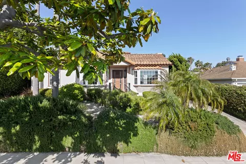 8400 Loyola Blvd, Los Angeles, CA 90045