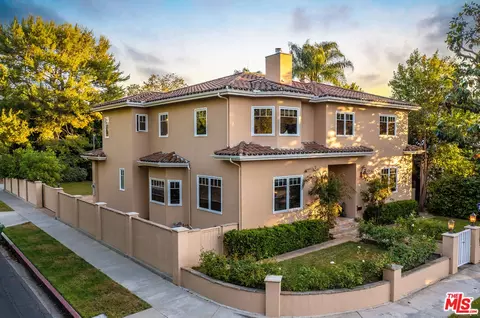 10402 Bloomfield St, Toluca Lake, CA 91602