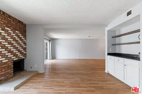 10234 Variel Ave #17, Chatsworth, CA 91311