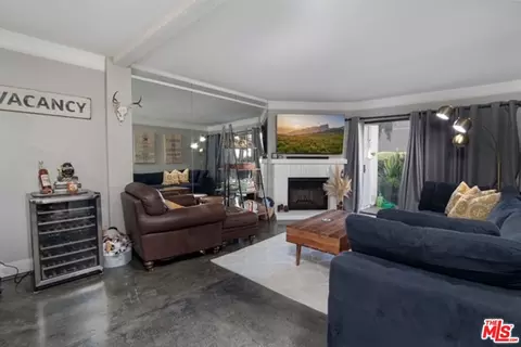 21500 Califa St #94, Woodland Hills, CA 91367