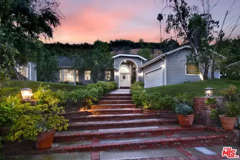5209 Melvin Ave, Tarzana, CA 91356