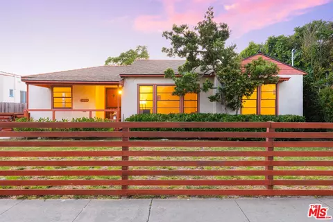 1095 Superba Ave, Venice, CA 90291