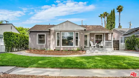 6557 Ruffner Ave, Lake Balboa, CA 91406