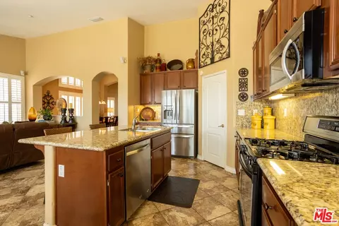 15001 Westgate Dr, Fontana, CA 92336 photo 6
