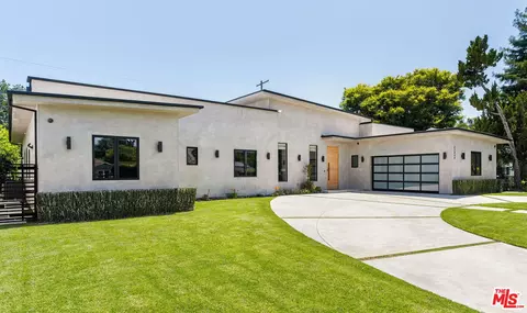 22848 Ostronic Dr, Woodland Hills, CA 91367