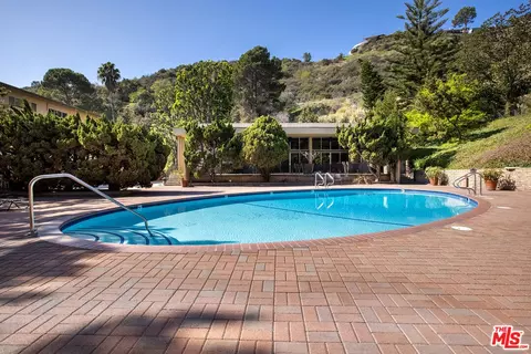 6704 Hillpark Dr #204, Los Angeles, CA 90068