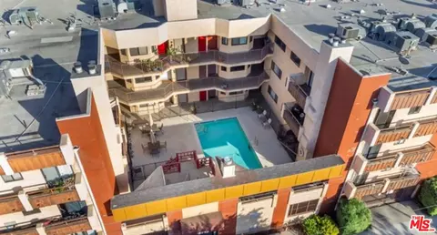 8710 Independence Ave #102, Canoga Park, CA 91304