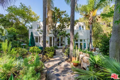 11798 Kearsarge St, Los Angeles, CA 90049