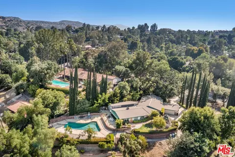 5360 Round Meadow Rd, Hidden Hills, CA 91302