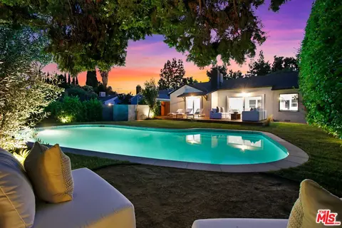 7058 Mclennan Ave, Lake Balboa, CA 91406