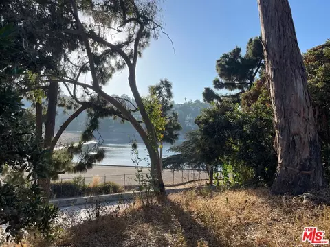 1935 Rockford Rd, Los Angeles, CA 90039