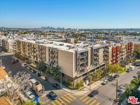 7320 Hawthorn Ave #323, Los Angeles, CA 90046
