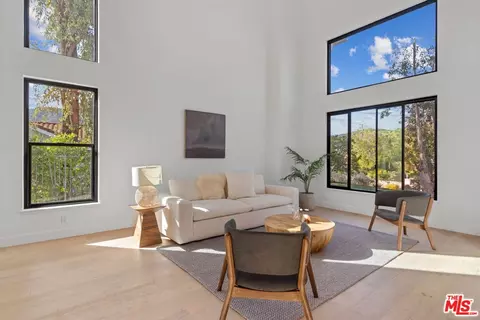 2648 Grandoaks Dr, Westlake Village, CA 91361