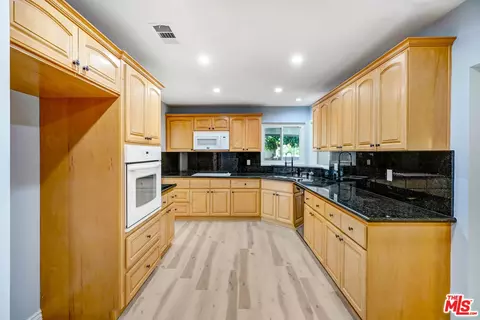 152 W Van Koevering St, Rialto, CA 92376 photo 3