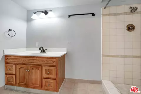 152 W Van Koevering St, Rialto, CA 92376 photo 7