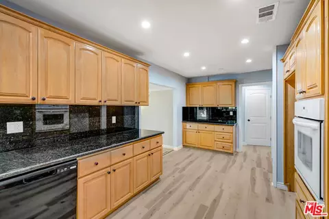 152 W Van Koevering St, Rialto, CA 92376 photo 4