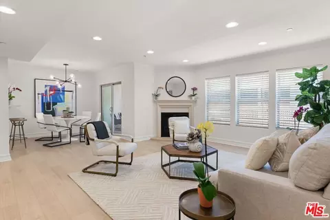951 Granville Ave #203, Los Angeles, CA 90049