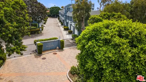 5736 Canterbury Dr, Culver City, CA 90230