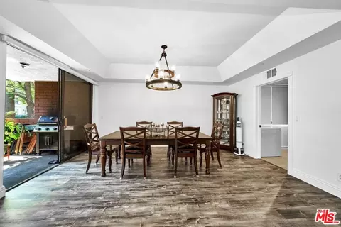 125 N Gale Dr #101, Beverly Hills, CA 90211