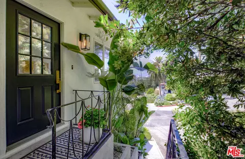600 Alta Vista Dr, Glendale, CA 91205
