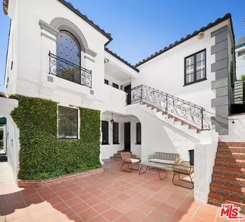 129 S Crescent Dr, Beverly Hills, CA 90212