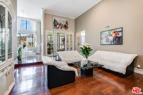 14520 Dickens St #311, Sherman Oaks, CA 91403