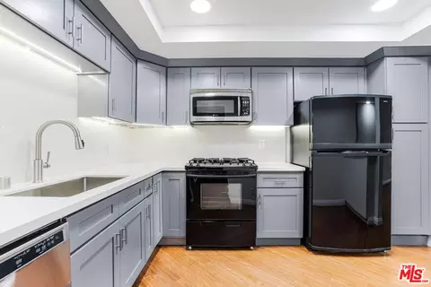 8160 Manitoba St #111, Playa Del Rey, CA 90293